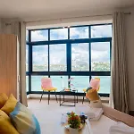 Shoreline Hideaway - Cross Over To The Beach! Apartament *