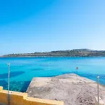 Apartament Shoreline Hideaway - Cross Over To The Beach! *
