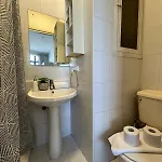 Shoreline Hideaway - Cross Over To The Beach! Apartament *