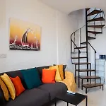 Shoreline Hideaway - Cross Over To The Beach! *