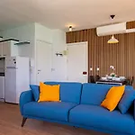 Apartament Shoreline Hideaway - Cross Over To The Beach! St Paul's Bay