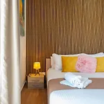 Shoreline Hideaway - Cross Over To The Beach! Apartament *