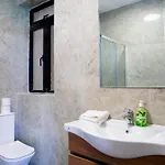 Apartament Shoreline Hideaway - Cross Over To The Beach!