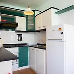 Shoreline Hideaway - Cross Over To The Beach! Apartament *