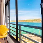 Apartament Shoreline Hideaway - Cross Over To The Beach!