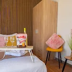 Shoreline Hideaway - Cross Over To The Beach! Apartament St Paul's Bay