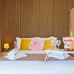 Shoreline Hideaway - Cross Over To The Beach! Apartament