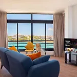 Shoreline Hideaway - Cross Over To The Beach! Apartament