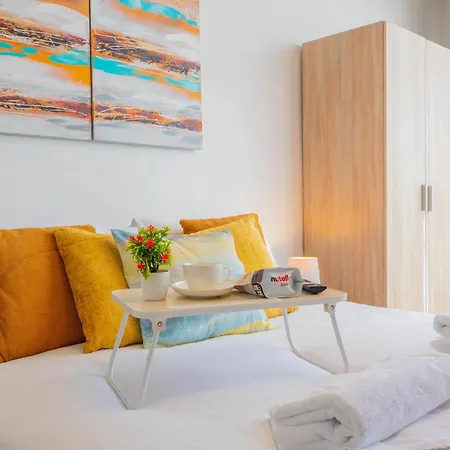 Apartament Shoreline Hideaway - Cross Over To The Beach! St Paul's Bay