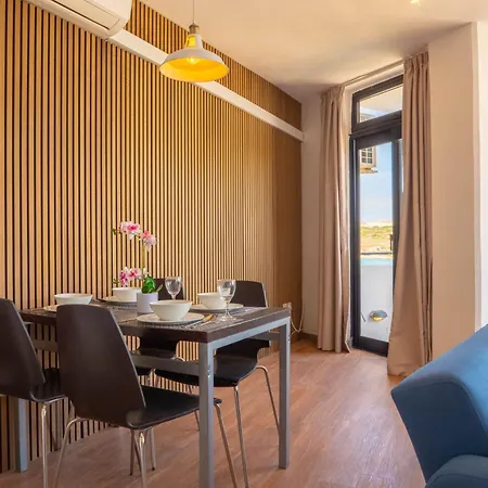Shoreline Hideaway - Cross Over To The Beach! * St. Paul's Bay