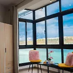 Apartamento Shoreline Hideaway - Cross Over To The Beach! St. Paul's Bay