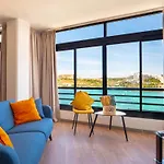 Apartamento Shoreline Hideaway - Cross Over To The Beach! *