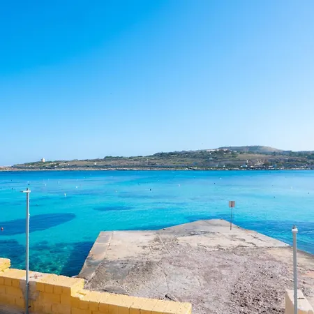 Apartment Shoreline Hideaway - Cross Over To The Beach! *