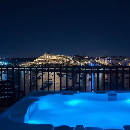 Shoreline Hideaway - Cross Over To The Beach! *