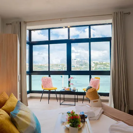 Shoreline Hideaway - Cross Over To The Beach! Apartment *