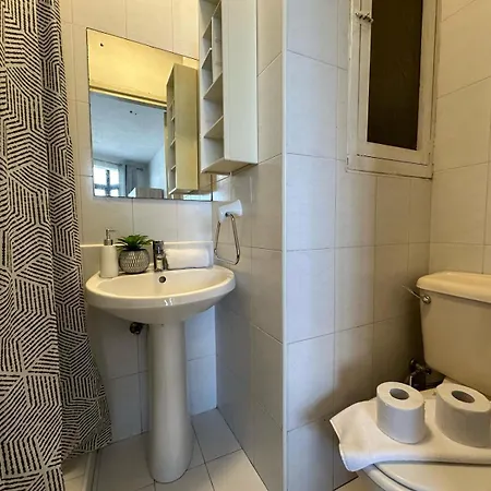 Shoreline Hideaway - Cross Over To The Beach! Apartment *