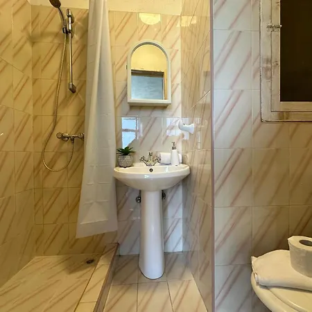 Shoreline Hideaway - Cross Over To The Beach! Lejlighed *