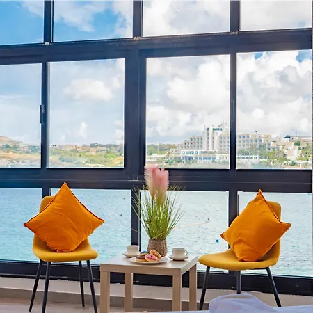 Shoreline Hideaway - Cross Over To The Beach! Apartment