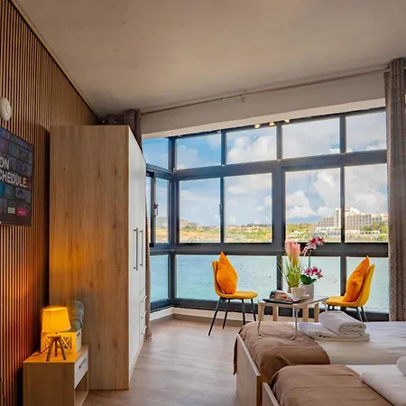 Shoreline Hideaway - Cross Over To The Beach! Apartment St. Paul's Bay