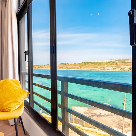 Apartment Shoreline Hideaway - Cross Over To The Beach!