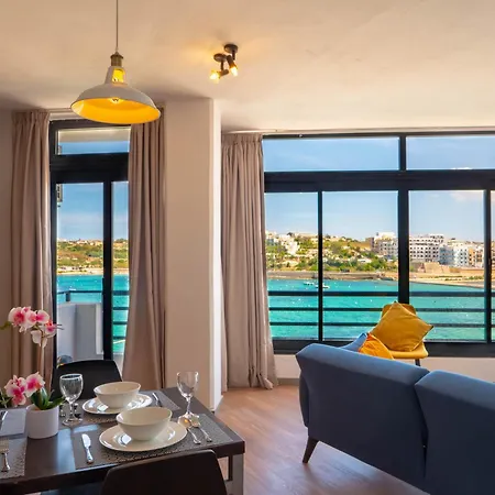 Shoreline Hideaway - Cross Over To The Beach! Apartment