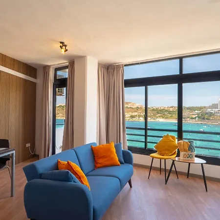 Shoreline Hideaway - Cross Over To The Beach! *