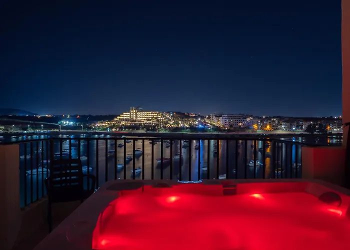 Shoreline Hideaway - Cross Over To The Beach! *