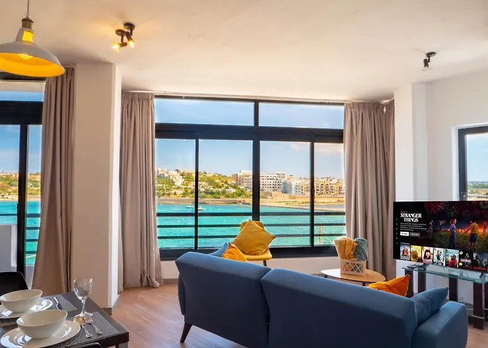 Апартаменты Shoreline Hideaway - Cross Over To The Beach!