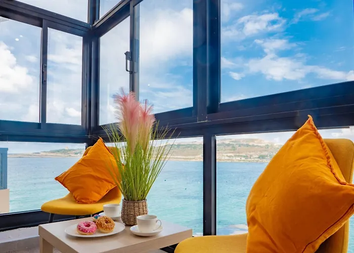 Shoreline Hideaway - Cross Over To The Beach! * St. Paul's Bay