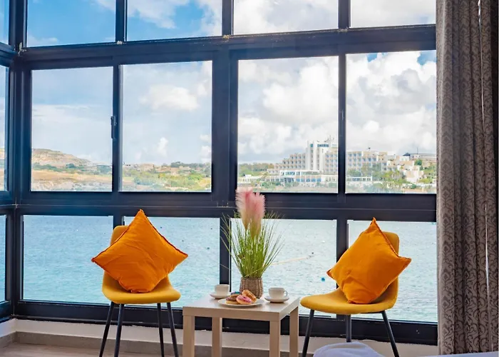 Shoreline Hideaway - Cross Over To The Beach! St. Paul's Bay