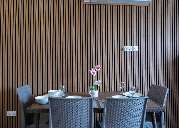 Shoreline Hideaway - Cross Over To The Beach! Сент-Полс-Бей