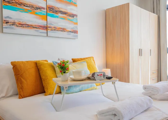 Apartamento Shoreline Hideaway - Cross Over To The Beach! St. Paul's Bay