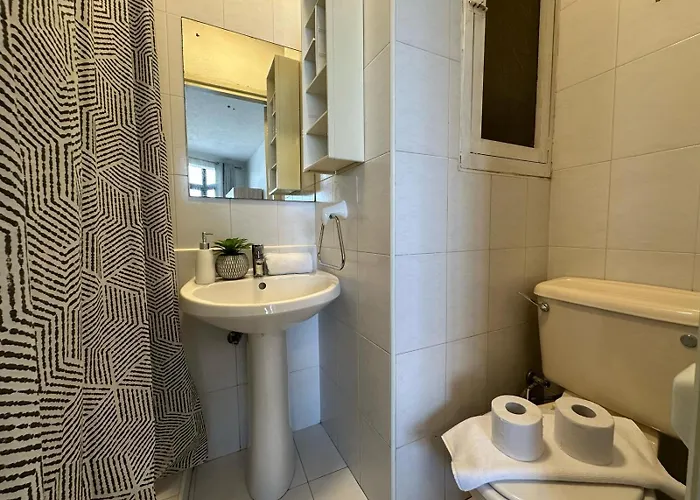 Shoreline Hideaway - Cross Over To The Beach! Апартаменты *