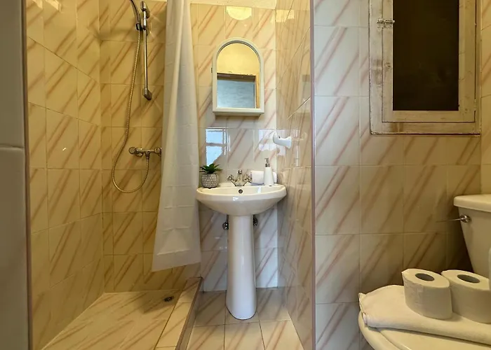 Shoreline Hideaway - Cross Over To The Beach! Apartamento *