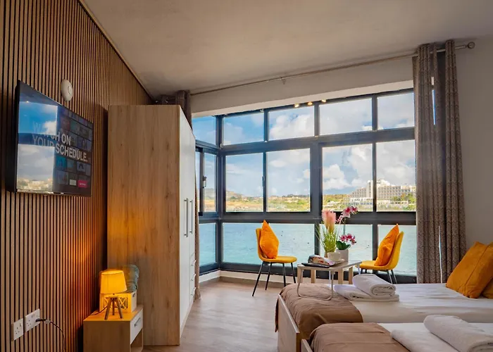 Shoreline Hideaway - Cross Over To The Beach! Apartamento St. Paul's Bay