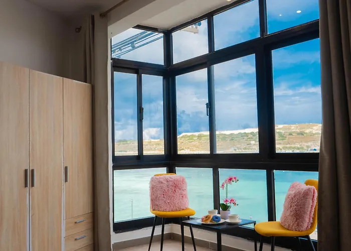 Apartamento Shoreline Hideaway - Cross Over To The Beach! St. Paul's Bay