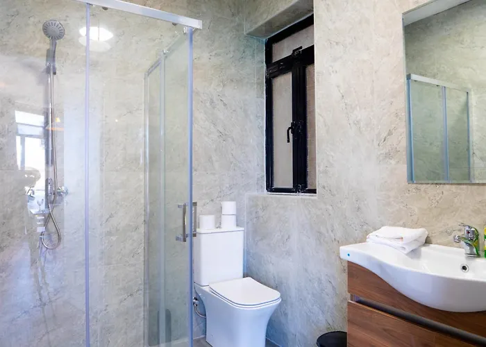 Shoreline Hideaway - Cross Over To The Beach! Apartamento *