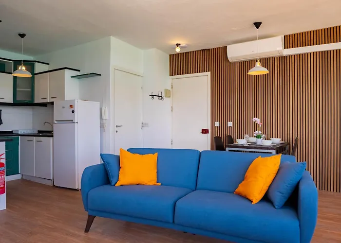 Апартаменты Shoreline Hideaway - Cross Over To The Beach! Сент-Полс-Бей