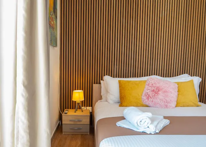 Shoreline Hideaway - Cross Over To The Beach! Апартаменты *