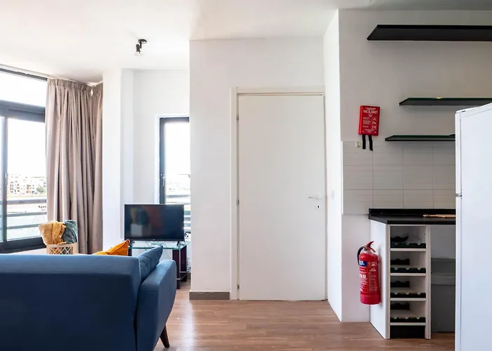 Apartamento Shoreline Hideaway - Cross Over To The Beach! St. Paul's Bay