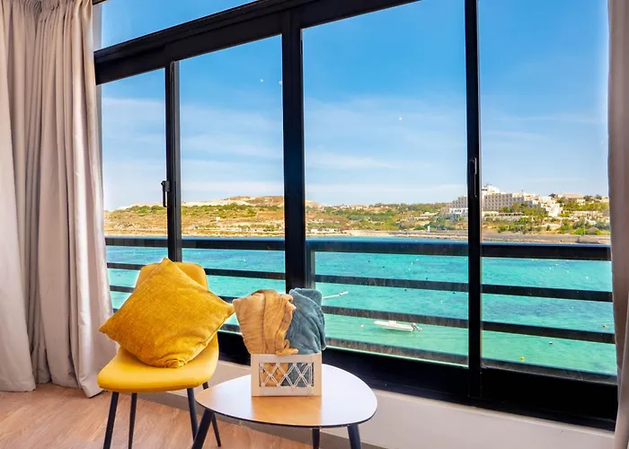 Shoreline Hideaway - Cross Over To The Beach! Апартаменты