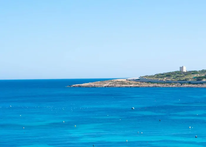 Апартаменты Shoreline Hideaway - Cross Over To The Beach! *