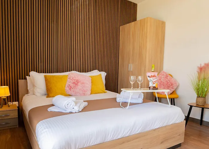 Shoreline Hideaway - Cross Over To The Beach! Апартаменты Сент-Полс-Бей