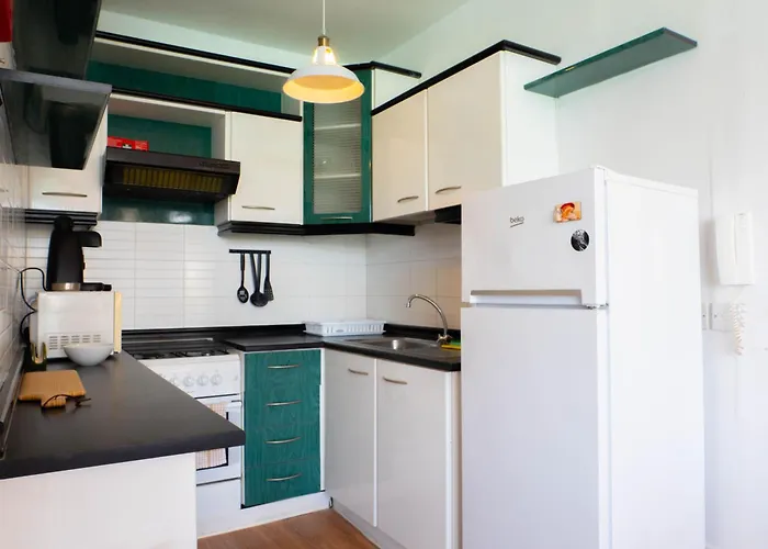 Shoreline Hideaway - Cross Over To The Beach! Apartamento *