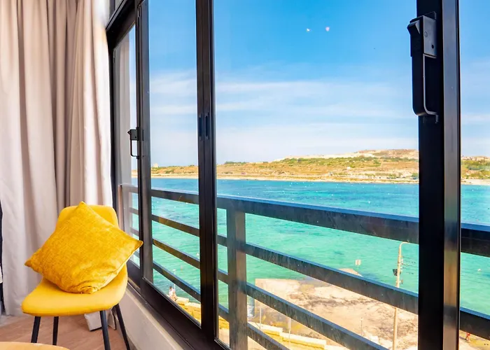 Апартаменты Shoreline Hideaway - Cross Over To The Beach!