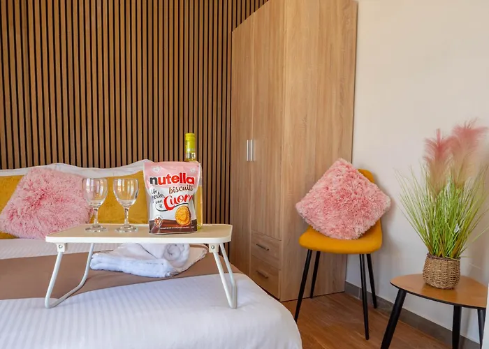 Shoreline Hideaway - Cross Over To The Beach! Апартаменты Сент-Полс-Бей