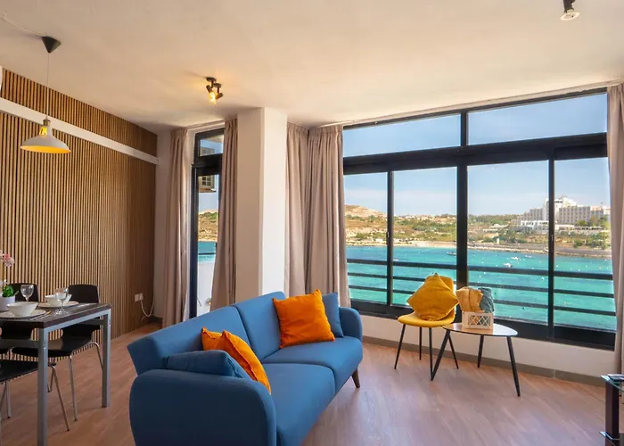 Shoreline Hideaway - Cross Over To The Beach! *