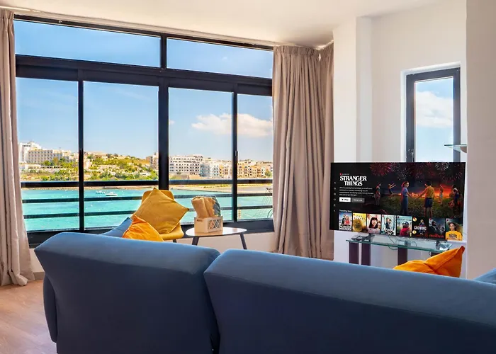 Shoreline Hideaway - Cross Over To The Beach! St. Paul's Bay