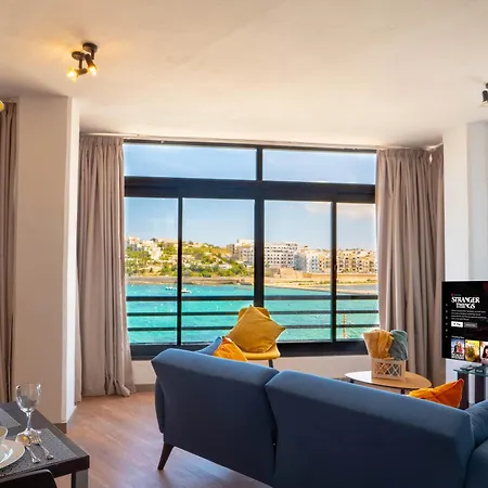 Lägenhet Shoreline Hideaway - Cross Over To The Beach!