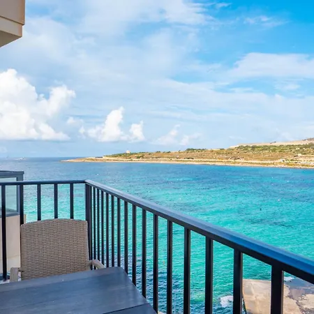 Shoreline Hideaway - Cross Over To The Beach!